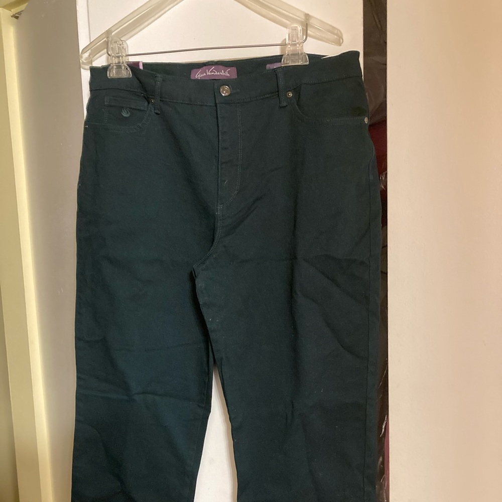 Gloria Vanderbilt Jeans- Style is Amanda. NWT, great color